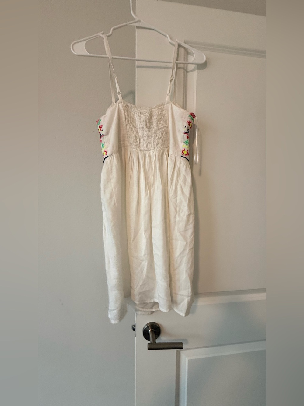 Mudd White Top with Multicolor Embroidered Pattern - Picture 8 of 8